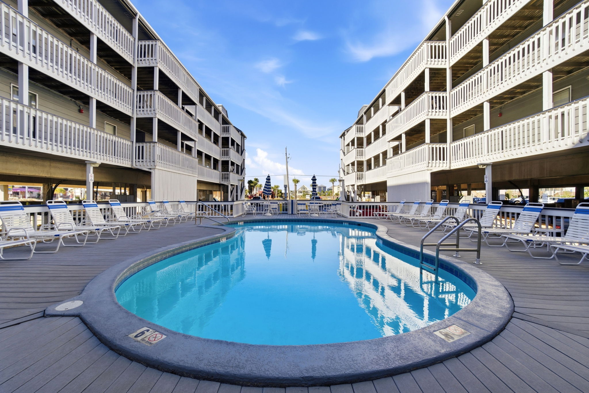 Regatta Condominiums Pool